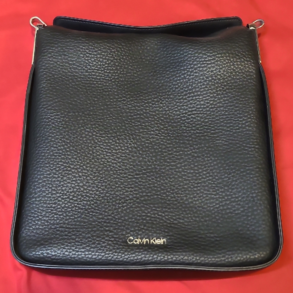 Calvin Klein Fay Large Crossbody Bag In Black Leather - Picture 2 of 9